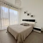 Punta Prima 3 Bedrooms And Solarium Sea View טורבייחה